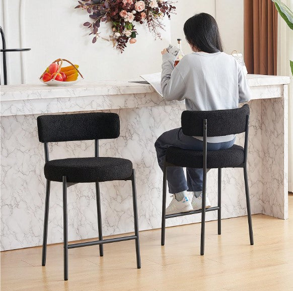 Black Furry Bar Stool Set With Metal Black Frame Modern Sherpa Upholstered Dining Chairs With Padded Seat Industrial Counter Stool For Home Bars Kitchens Cafes Lounges Luxurious Kitchen Chairs Room Decor